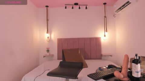 babybrown__ online show from December 3, 11:31 pm