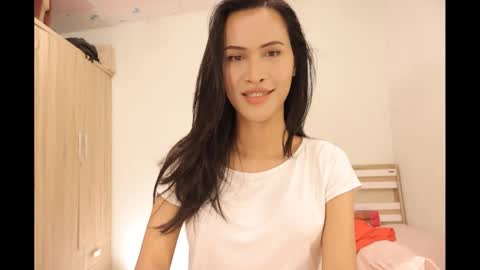 bee_thai online show from February 25, 8:09 pm