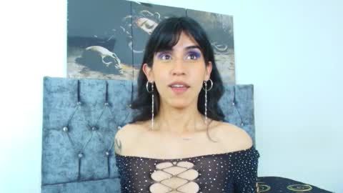 Snapshot of bella_poisonous chatting on October 1, 11:27 pm Bella online show from October 1, 11:27 pm