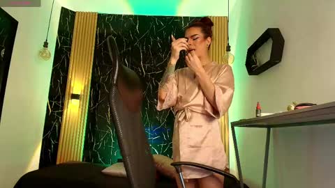     online show from April 14, 8:25 pm