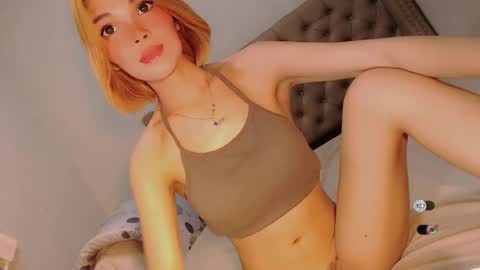 Snapshot of bella_tara chatting on February 4, 5:21 am Bella online show from February 4, 5:21 am