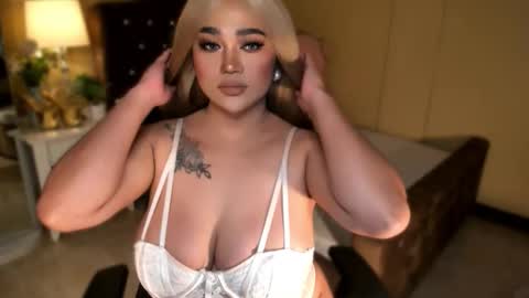 BELLA JONES online show from March 3, 6:26 pm