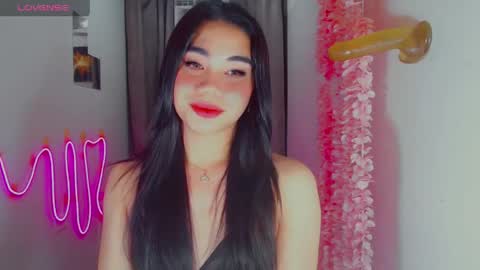 kiaaannaaaa online show from April 15, 12:32 pm