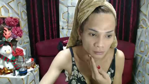 Snapshot of bigthickcock69xx chatting on December 15, 10:50 am sophia online show from December 15, 10:50 am