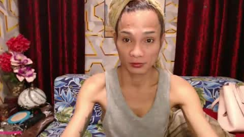 Snapshot of bigthickcock69xx chatting on February 19, 11:28 am sophia online show from February 19, 11:28 am