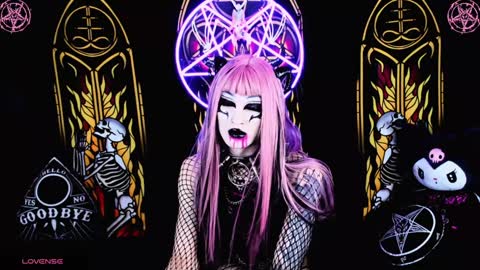   online show from December 10, 3:55 pm