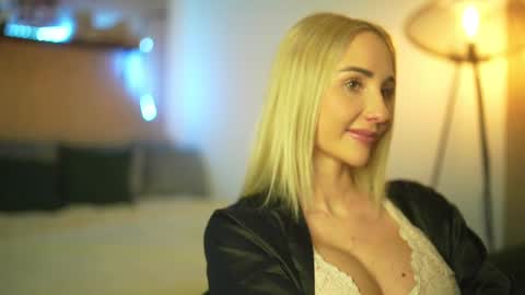 blondiefromtheblock online show from January 19, 3:32 pm
