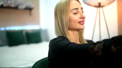 blondiefromtheblock online show from February 14, 5:14 pm