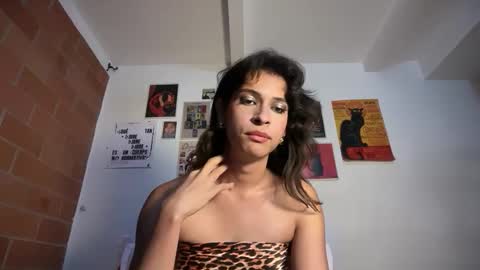 Snapshot of bloomingbella chatting on October 20, 7:11 am Bella Bloom ts online show from October 20, 7:11 am