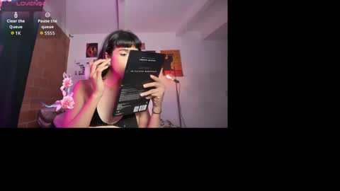 Bella Bloom ts online show from June 3, 2:02 am