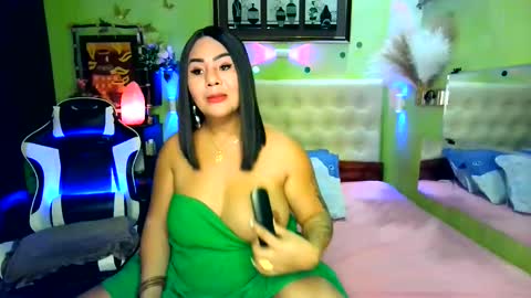 Snapshot of boobsylicious69 chatting on October 3, 1:27 am Miles online show from October 3, 1:27 am