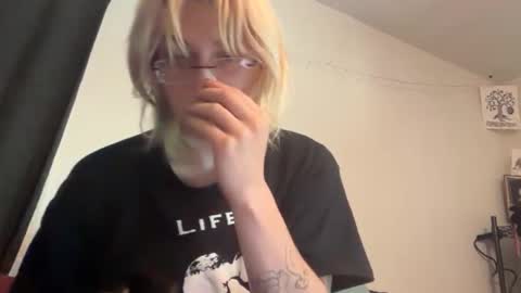 boywithbug online show from June 3, 5:17 pm