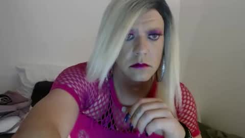 breeblowzcloudz online show from March 13, 11:41 pm