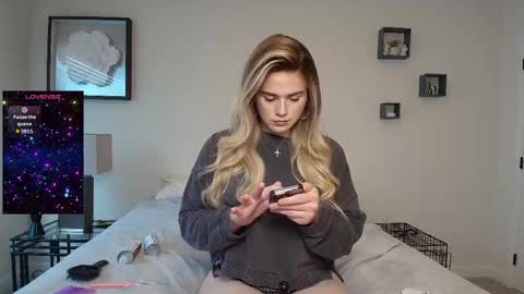 Snapshot of buitifulblonde chatting on October 8, 6:20 pm buitifulblonde online show from October 8, 6:20 pm