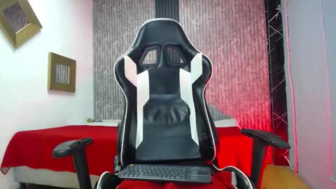 caitlyn_joness_ online show from November 27, 11:06 pm