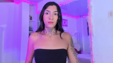 Snapshot of camila_coxx chatting on October 12, 10:12 pm s online show from October 12, 10:12 pm