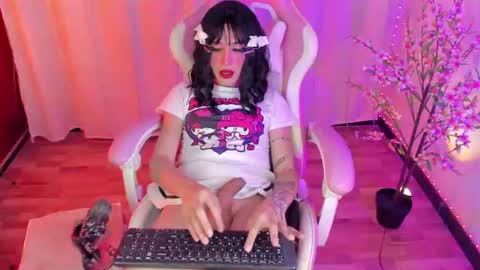candyross_ online show from July 6, 8:00 pm