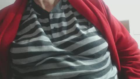 Snapshot of capitanfuturo44 chatting on December 5, 7:43 am Cinzia  ex regina  online show from December 5, 7:43 am