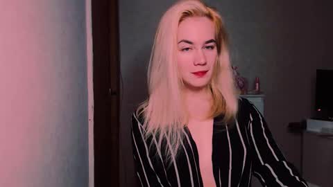 Snapshot of carinfox chatting on October 11, 5:21 am Carin online show from October 11, 5:21 am