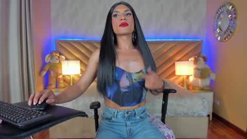 Snapshot of carla_santini chatting on December 28, 7:01 pm Carla Santini online show from December 28, 7:01 pm