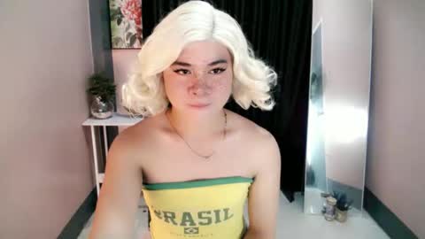 Snapshot of carlo_bigcock69 chatting on September 28, 4:17 pm MIKA online show from September 28, 4:17 pm