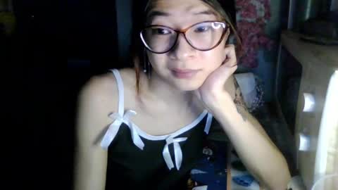 CarlyJoy online show from April 1, 3:20 pm