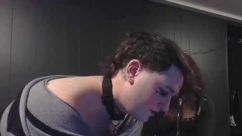 caseypup online show from December 6, 2:51 am