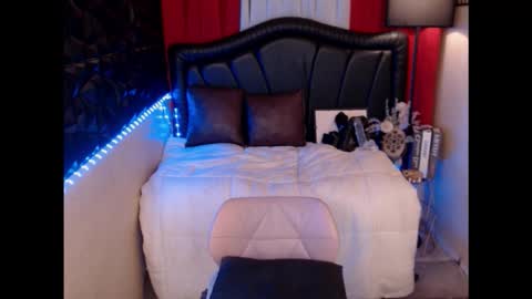 cassandrafoxxx online show from November 21, 2:23 am