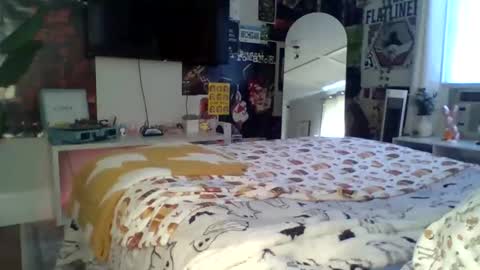 chanel2002 online show from September 11, 5:21 pm