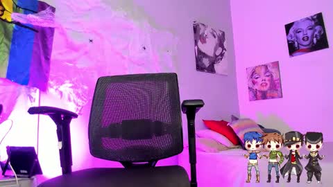 Snapshot of charlotte_joestar chatting on October 15, 10:15 am Charlie online show from October 15, 10:15 am