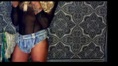 Snapshot of charr1barr chatting on January 8, 12:15 pm Miss Chocolate online show from January 8, 12:15 pm