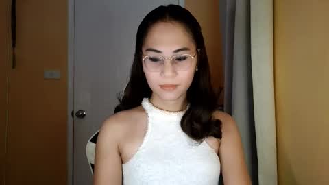 chelly4u69 online show from April 2, 2:09 am