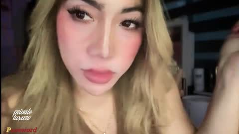 Snapshot of christinee_star chatting on September 18, 10:37 pm christine online show from September 18, 10:37 pm