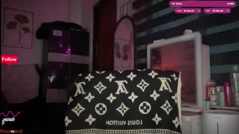 Snapshot of christinee_star chatting on October 5, 10:31 pm christine online show from October 5, 10:31 pm