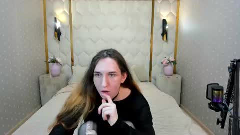 chrisybev online show from June 23, 7:44 pm