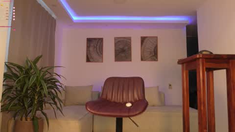 cinnamon__criss online show from March 13, 10:35 pm