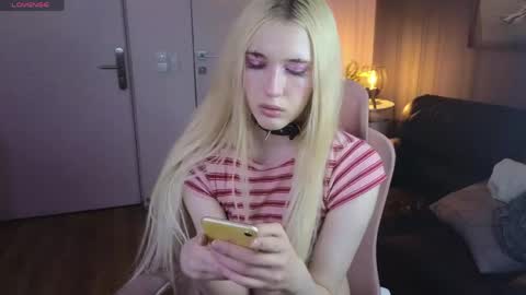 crystaltempt_ online show from April 30, 5:39 pm