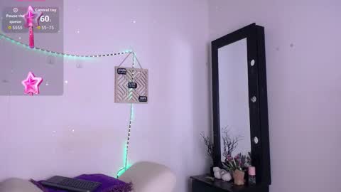 Snapshot of cute_horny12 chatting on October 11, 2:58 am Cute horny1 online show from October 11, 2:58 am