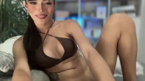 Snapshot of danica_walton chatting on January 8, 3:17 pm danica_walton online show from January 8, 3:17 pm