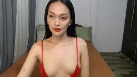 DIVINA online show from November 17, 2:33 am