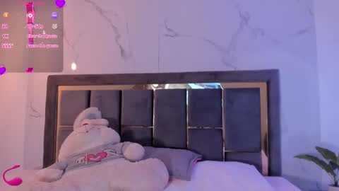 doll_isa_ online show from January 5, 6:55 pm