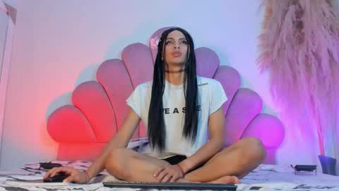 dominique online show from December 5, 3:18 pm