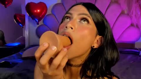 dominique online show from February 25, 9:19 pm