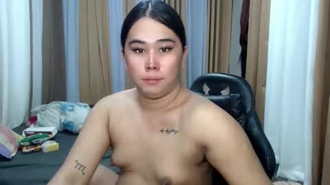 Snapshot of dreammegan chatting on October 10, 1:34 pm Stacy DONT FORGET TO FOLLOW ME AND THUMBS UP my wife samgrg2 online show from October 10, 1:34 pm