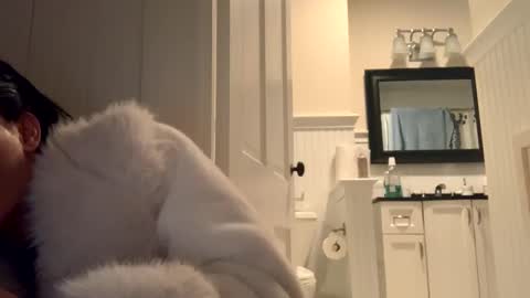 Dynasty online show from January 8, 11:30 pm