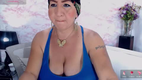 Snapshot of elektra_4_you chatting on January 17, 12:10 pm XIOMY give LIKE on my page online show from January 17, 12:10 pm