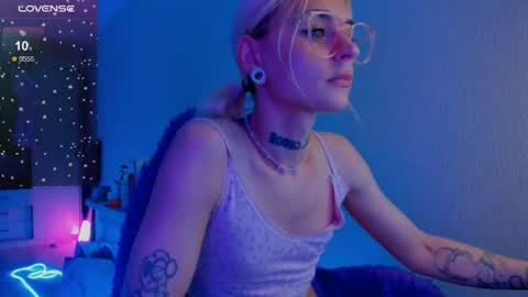 Ellie online show from August 3, 3:51 pm