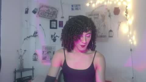 Snapshot of ellis_flowers chatting on September 18, 6:35 pm . online show from September 18, 6:35 pm