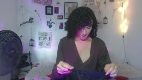 Snapshot of ellis_flowers chatting on September 22, 9:20 pm . online show from September 22, 9:20 pm
