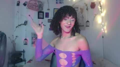 Snapshot of ellis_flowers chatting on September 25, 8:05 pm . online show from September 25, 8:05 pm
